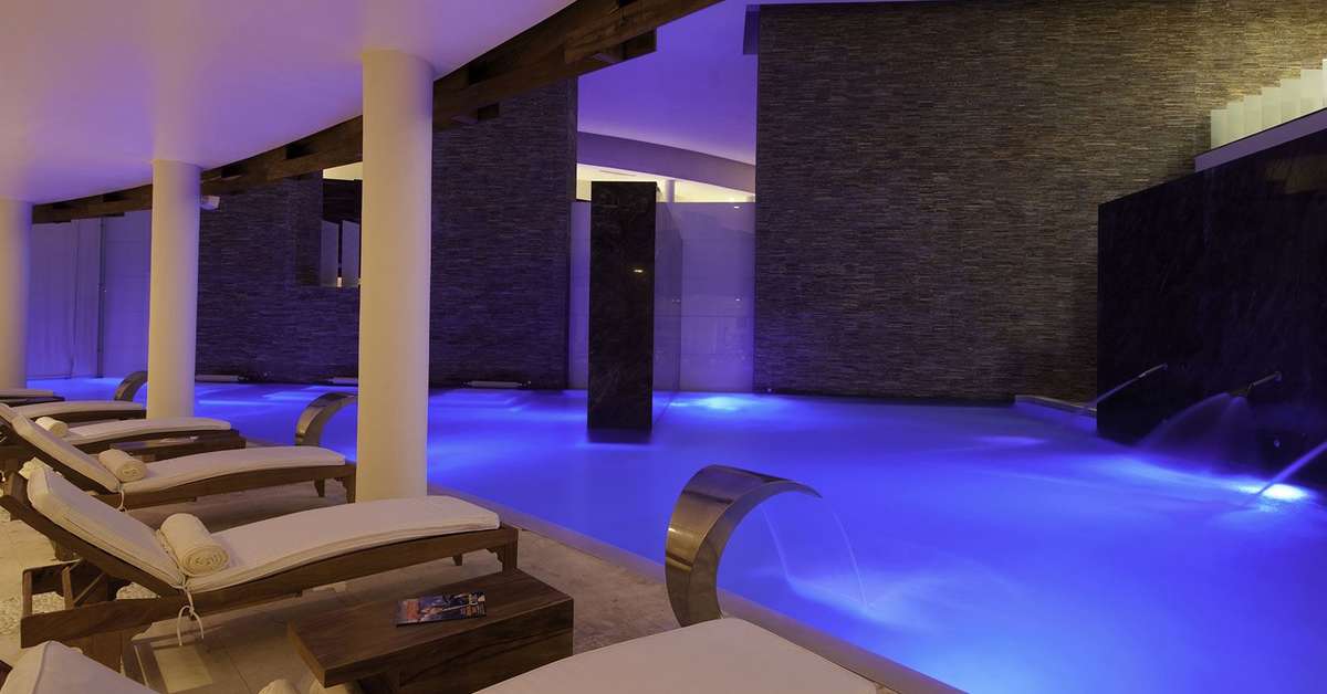Een foto van het zwembad bij Grand Velas Riviera Maya Hotel