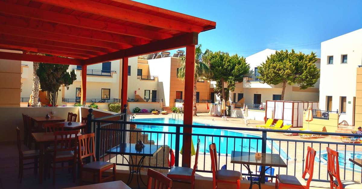 Een foto van het terras bij Blue Aegean Hotel & Suites