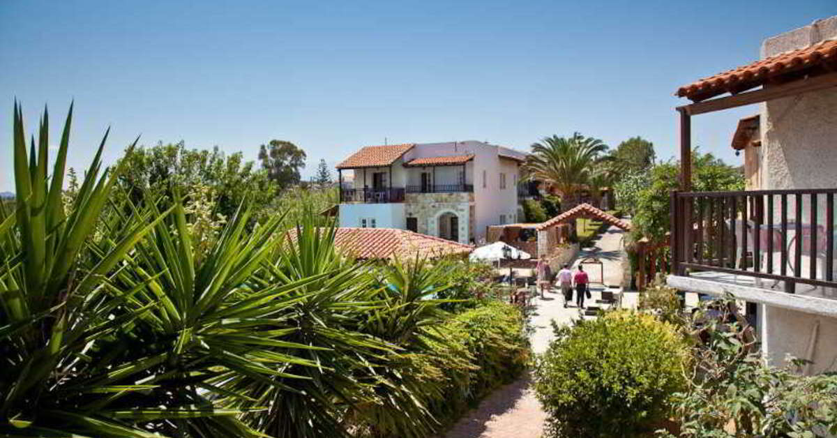 Een foto van de buitenkant van Ledra Maleme Hotel