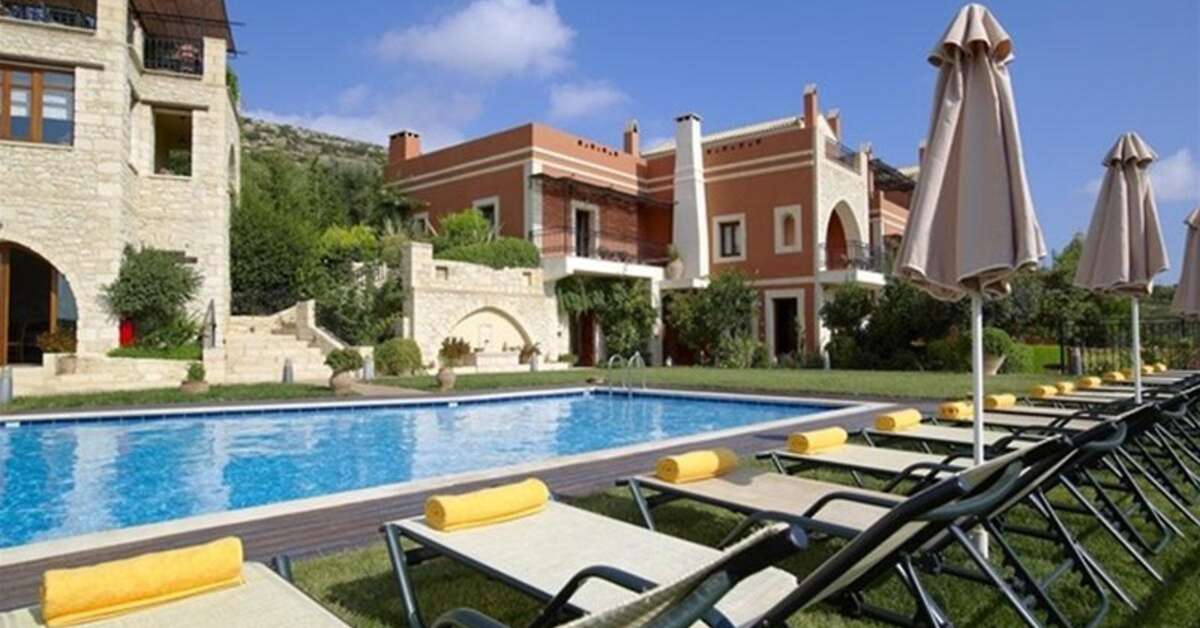 Een foto van het zwembad bij Katalagari Country Suites