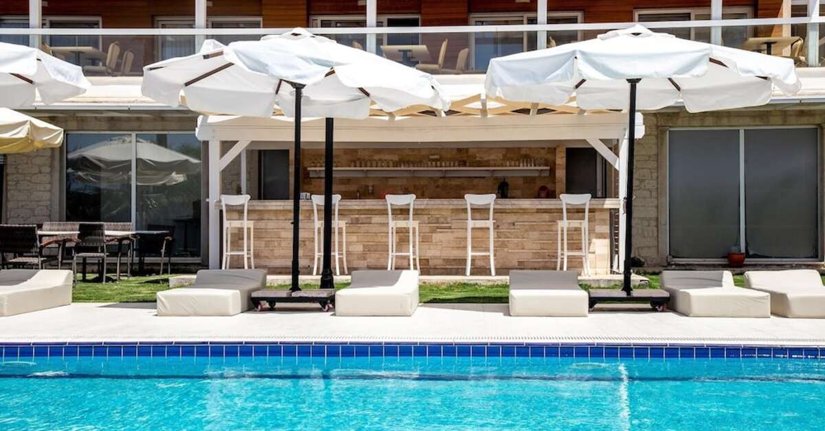 Een foto van het zwembad bij La Quinta By Wyndham Çeşme