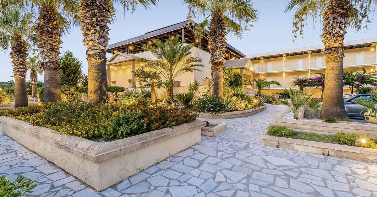 Een foto van de buitenkant van Olive Garden Hotel