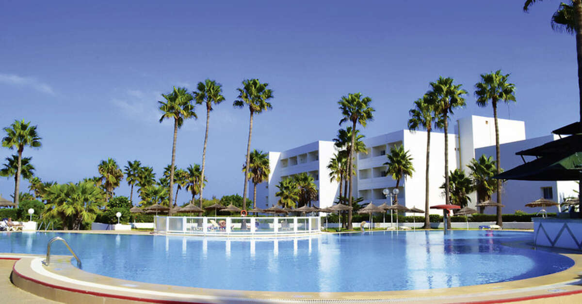 Een foto van het zwembad bij Hotel Club Tropicana & Spa