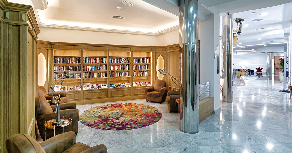 Een foto van het interieur van Bull Hotel Escorial & Spa