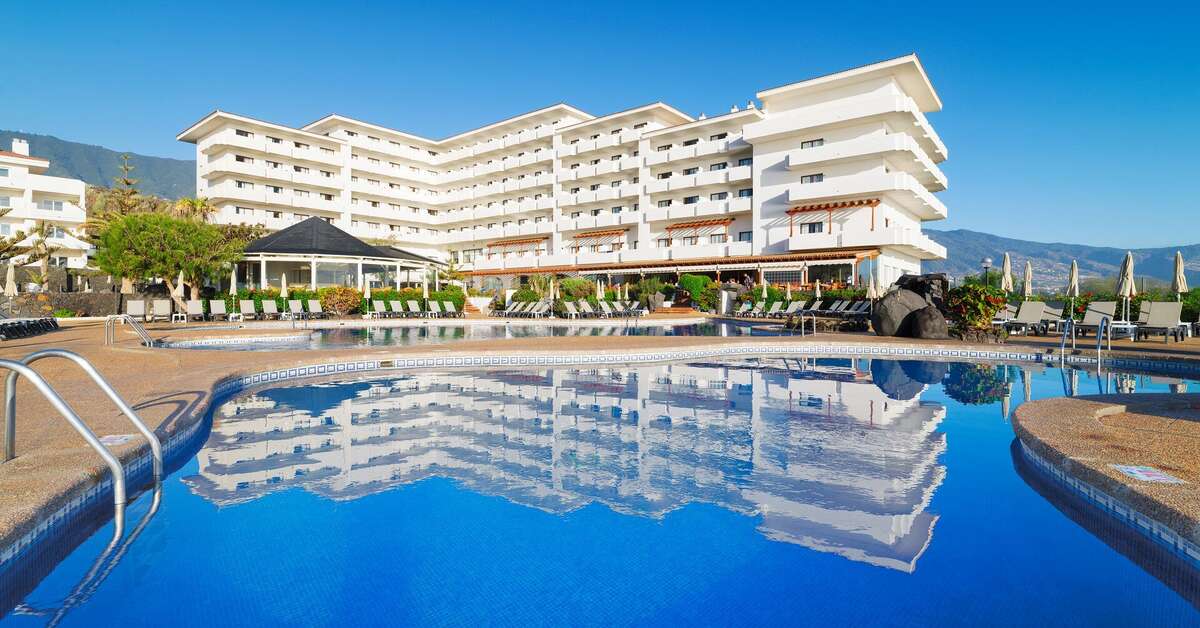 Een foto van het zwembad bij H10 Taburiente Playa