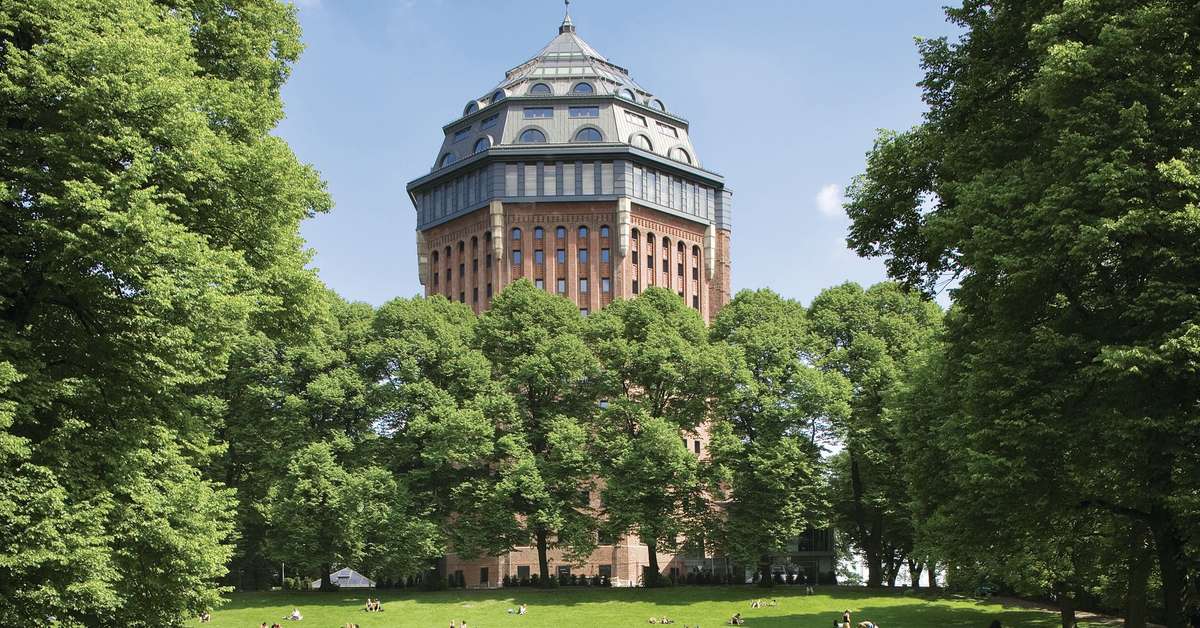 Een foto van de buitenkant van Mövenpick Hotel Hamburg