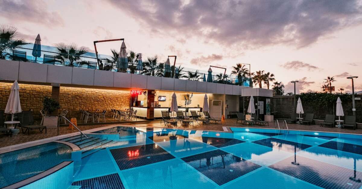 Een foto van het zwembad bij Sunprime C-Lounge