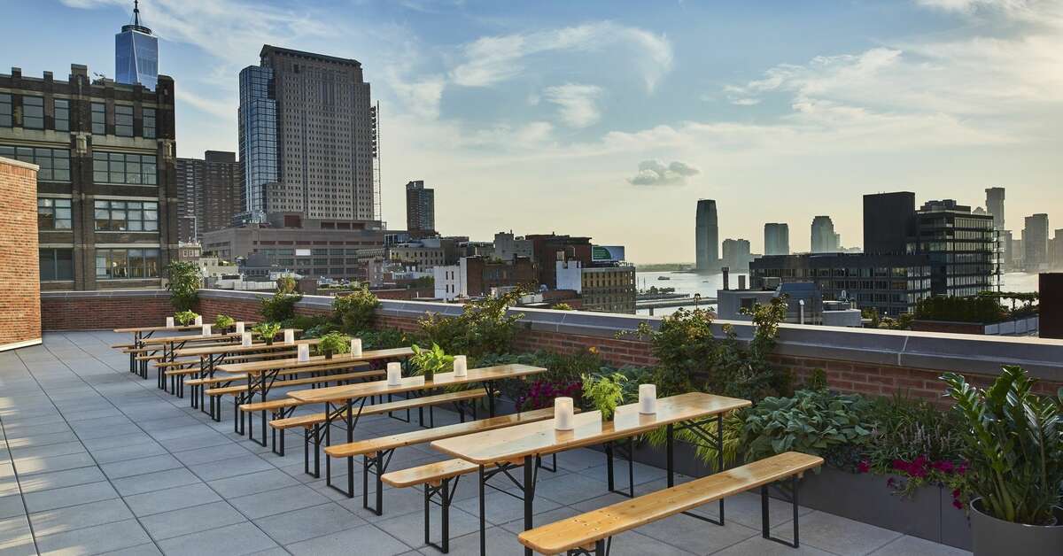 Een foto van het terras bij Arlo SoHo Hotel