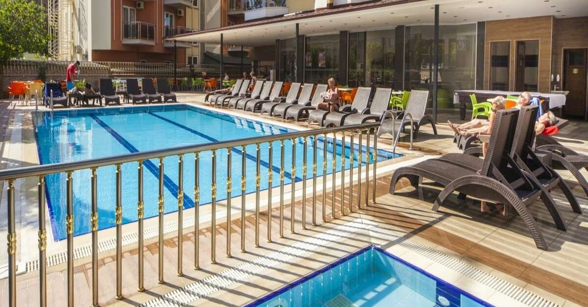 Een foto van het zwembad bij Kleopatra Ada Beach