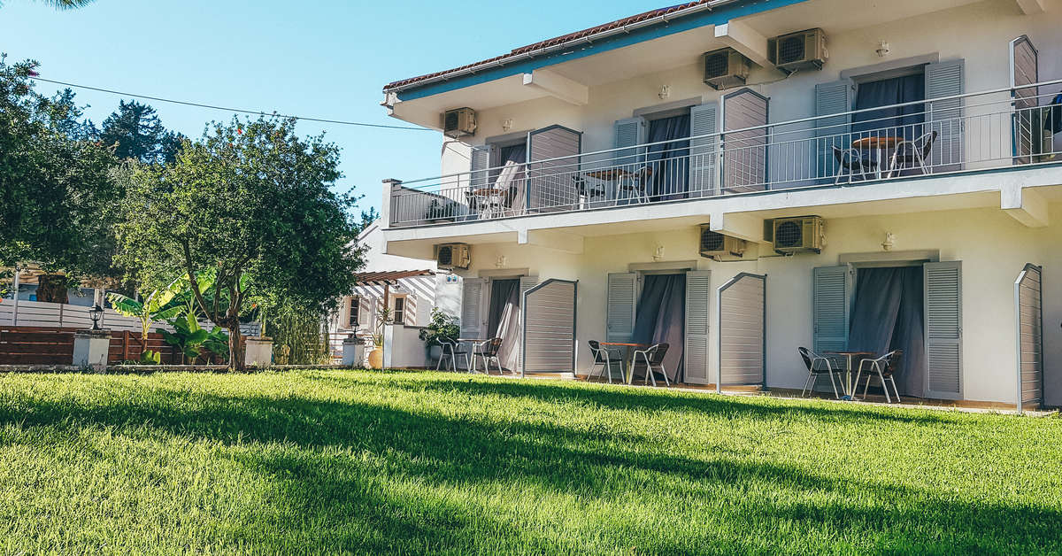 Een foto van de buitenkant van Kalypso Studios & Appartementen