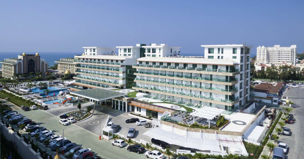 Ein Foto von der Außenansicht des Side Sunport Hotel & Spa