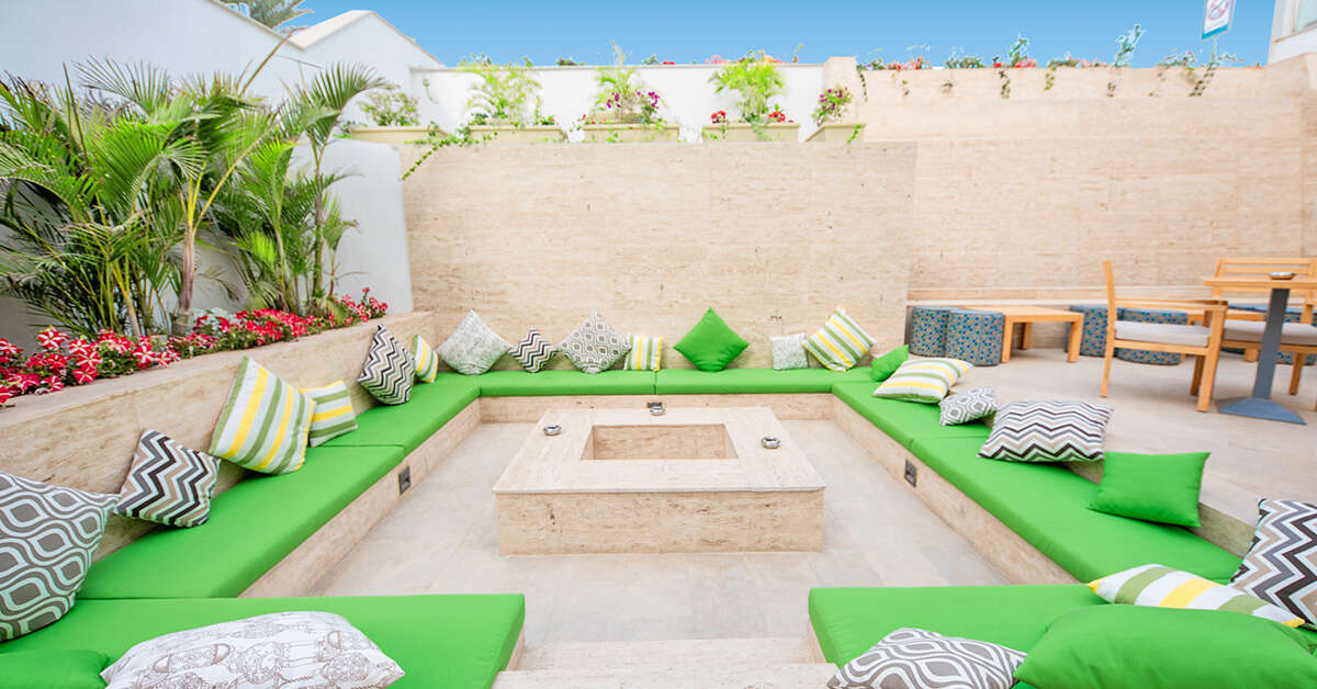 Een foto van het terras bij Sunrise Holidays Resort