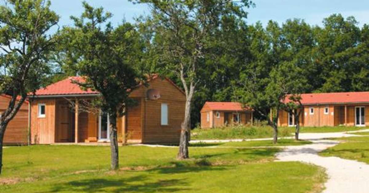 Een foto van de buitenkant van Les Chalets du Lac de la Vingeanne