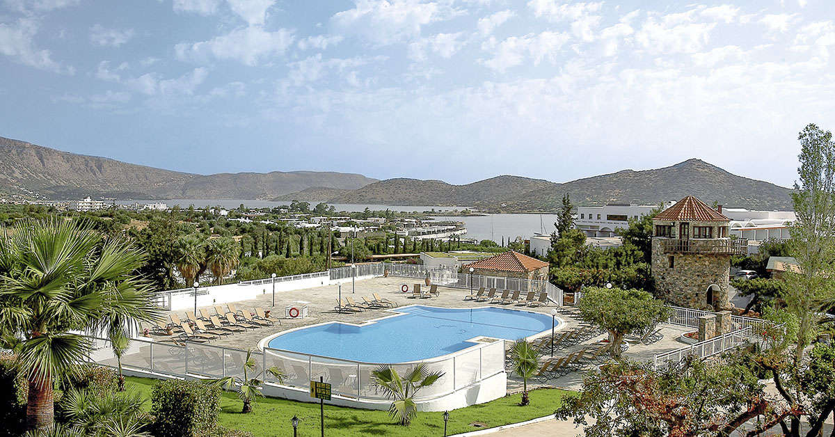 Een foto van het zwembad bij Elounda Breeze Resort