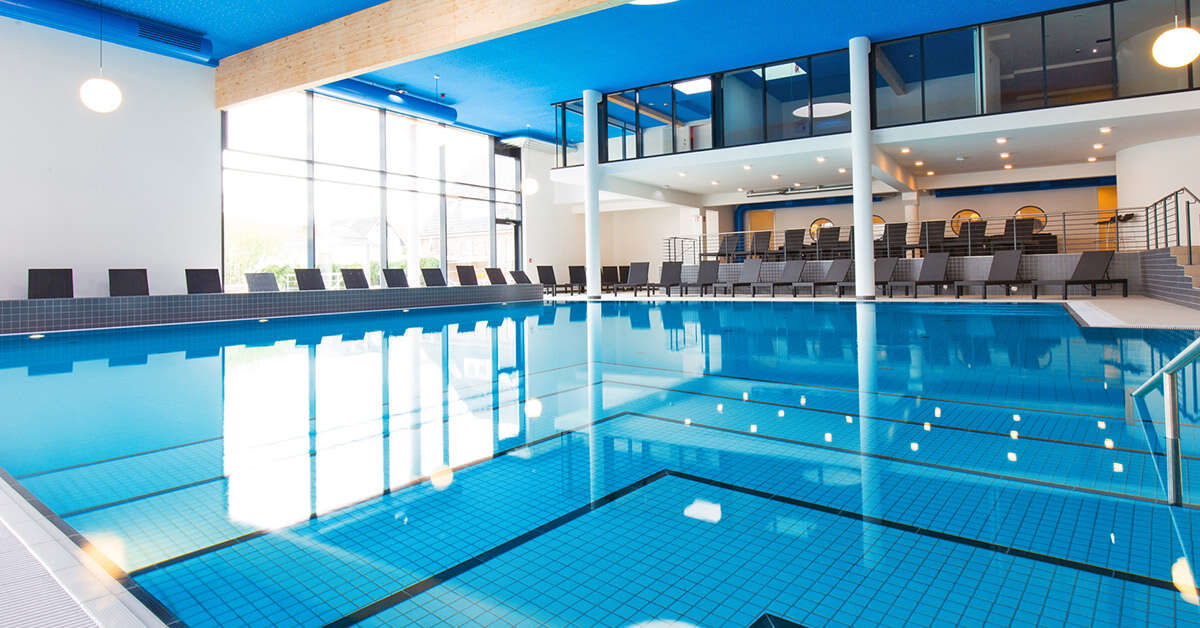 Een foto van het zwembad bij Carat Residenz Appartementen