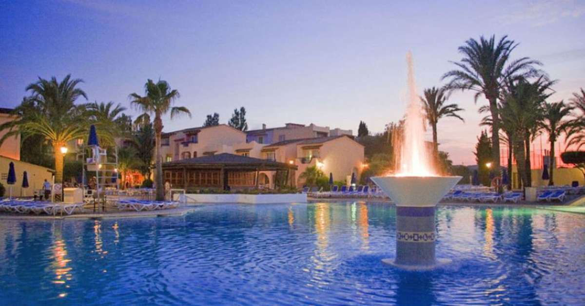 Een foto van het zwembad bij Globales Bouganvilla Aparthotel
