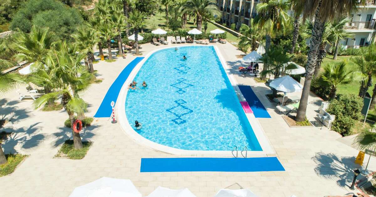 Een foto van het zwembad bij Green Bay Resort & Spa