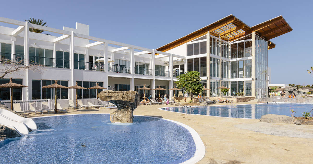 Een foto van het zwembad bij Alua Village Fuerteventura