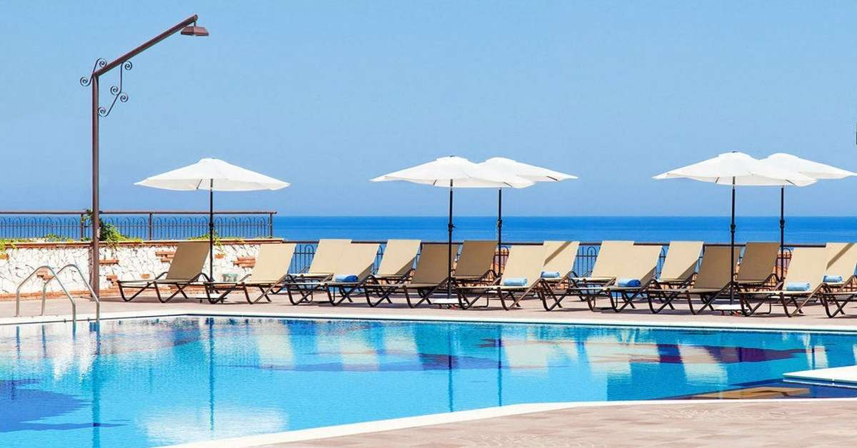 Ein Foto vom Pool im Diamond Naxos Taormina