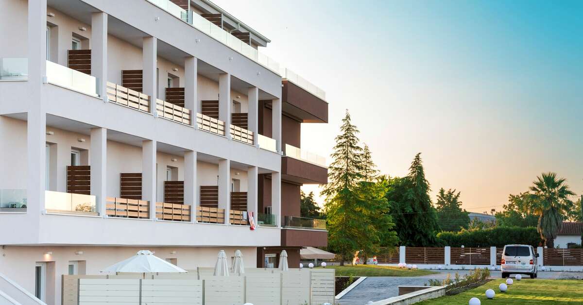 Een foto van de buitenkant van Mythic Summer Hotel