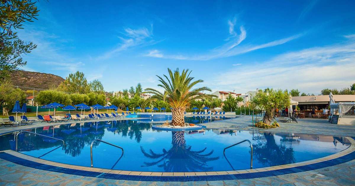 Een foto van het zwembad bij Xenios Anastasia Resort & Spa