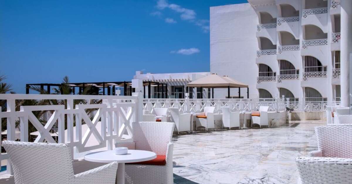 Ein Foto von der Terrasse im Radisson Blu Resort & Thalasso Hammamet