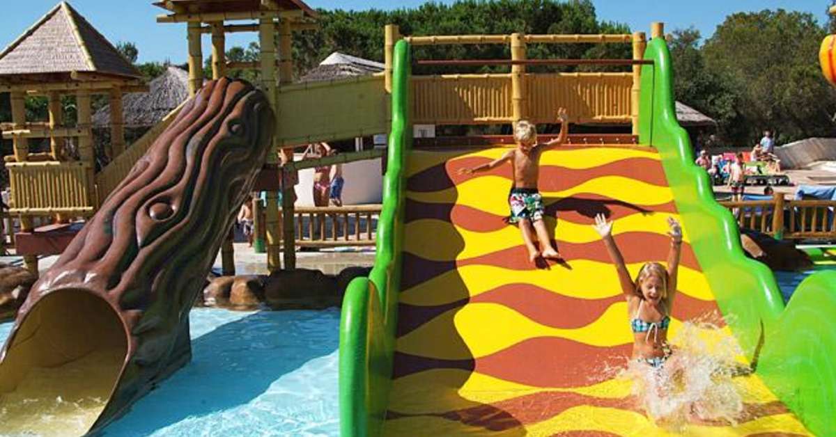 Een foto van het zwembad bij Camping La Baume - La Palmeraie
