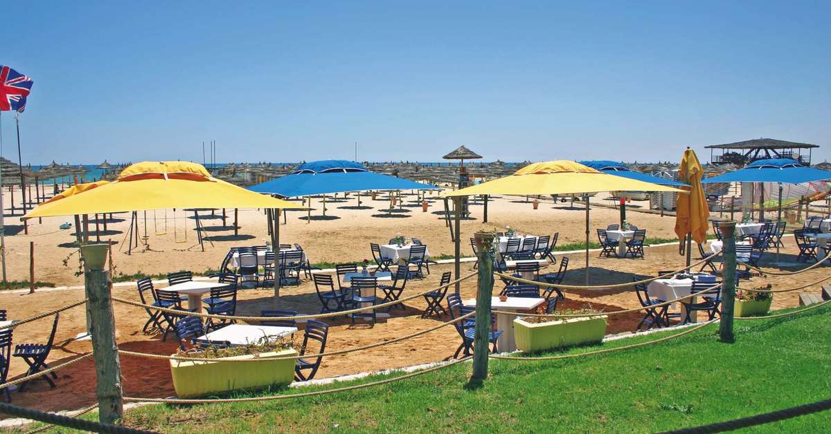 Een foto van het terras bij Hotel Nesrine