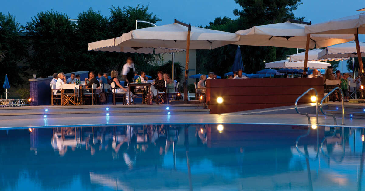 Een foto van het zwembad bij TH Tirrenia Green Park Resort