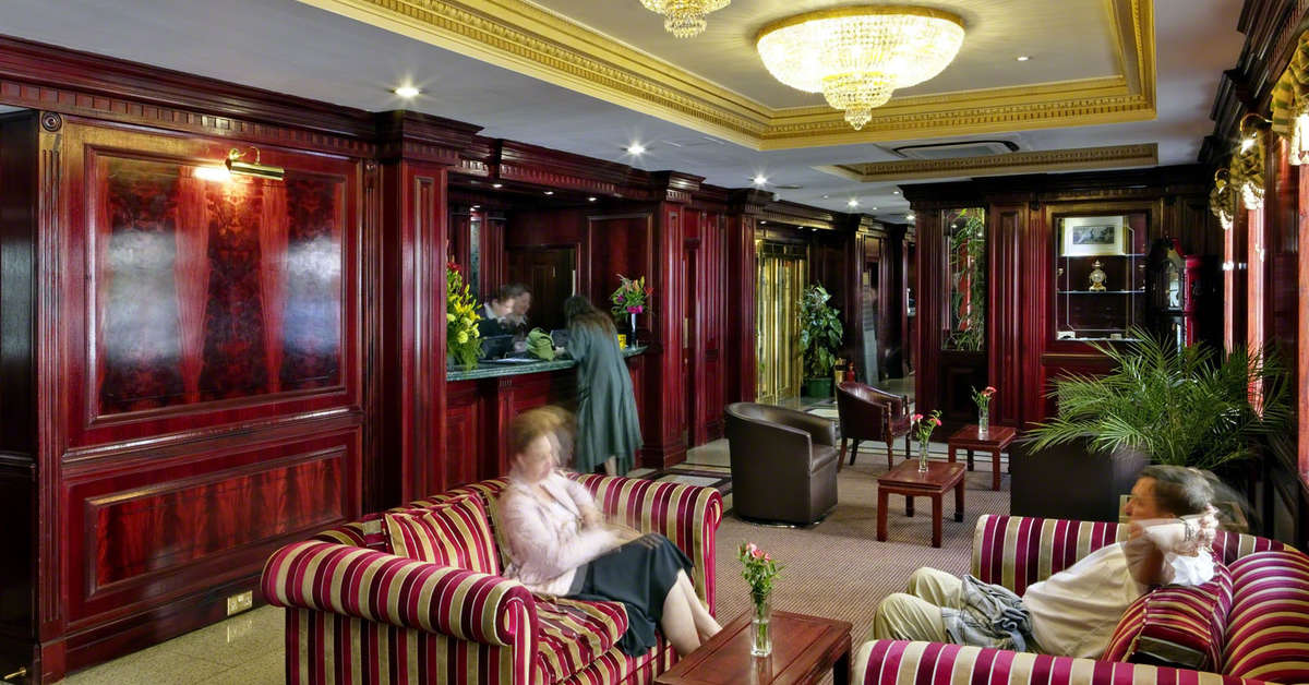 Een foto van het interieur van Gem Fitzrovia Hotel