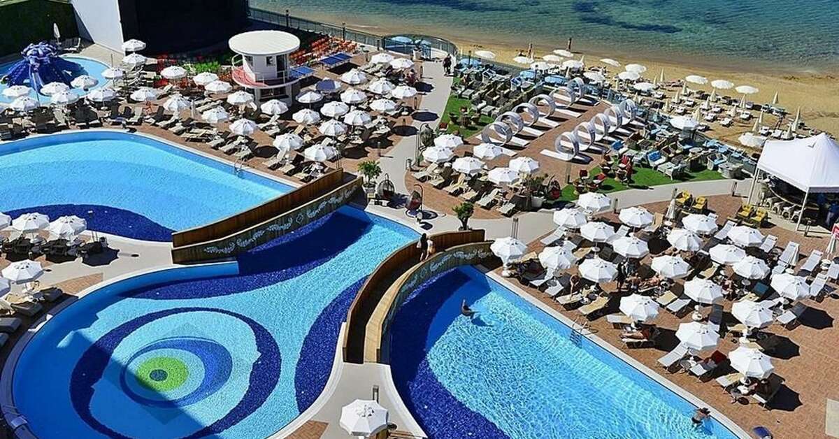 Ein Foto vom Pool im Azura Deluxe Resort & Spa