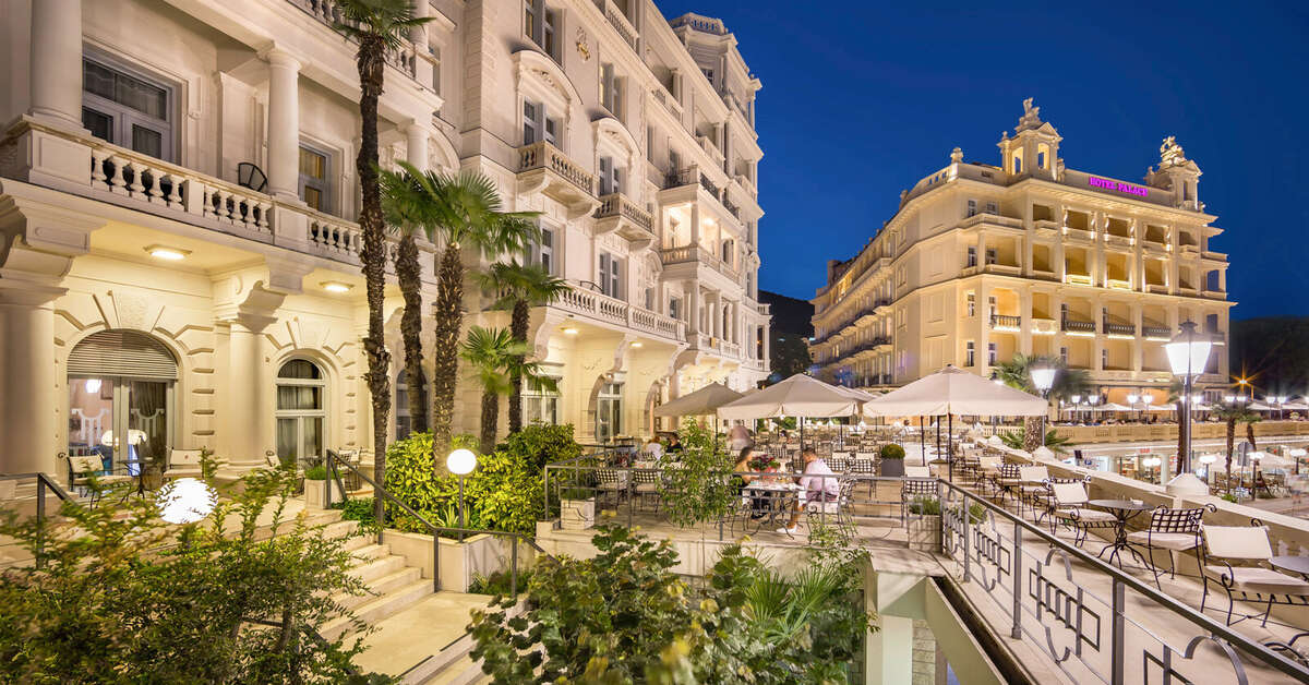 Een foto van de buitenkant van Hotel Palace Bellevue