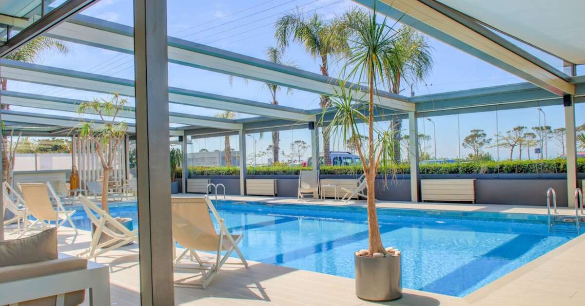 Een foto van het zwembad bij Palace Hotel