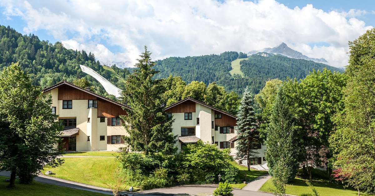 Een foto van de buitenkant van Sporthotel Garmisch-Partenkirchen