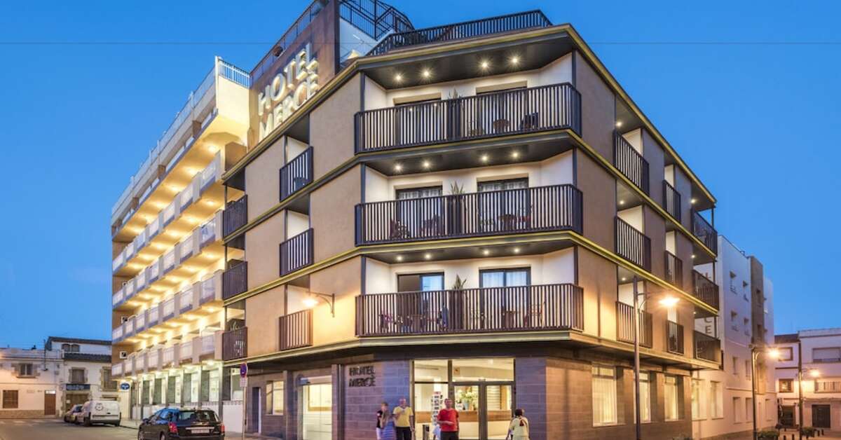 Een foto van de buitenkant van Hotel Merce