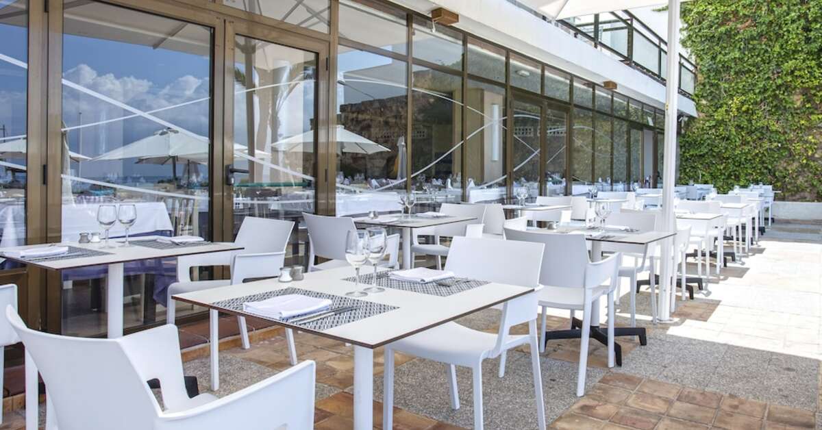 Een foto van het terras bij Be Live Marivent