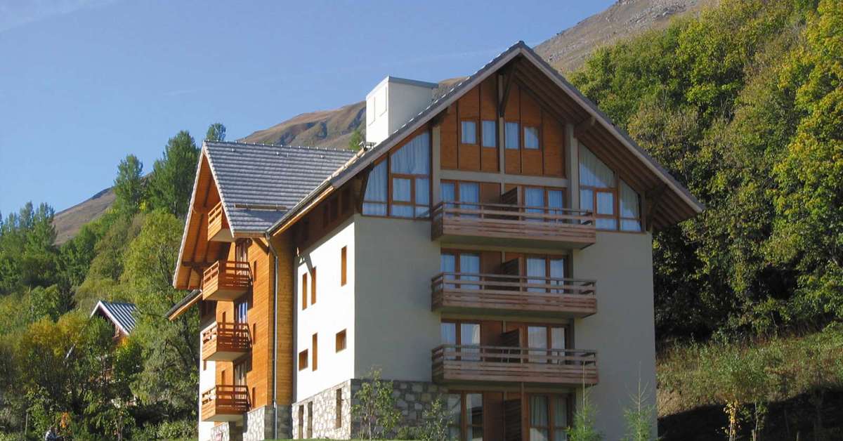 Een foto van de buitenkant van Les Chalets du Galibier