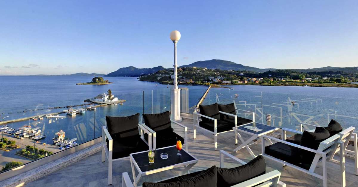Ein Foto von der Terrasse im The Royal Grand Hotel