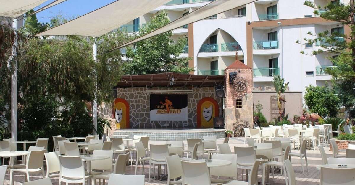 Ein Foto von der Terrasse im Club Mermaid Village