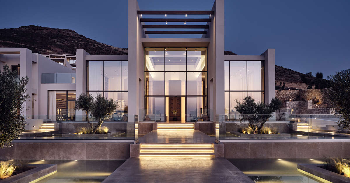 Een foto van de buitenkant van The Royal Senses Resort & Spa Crete