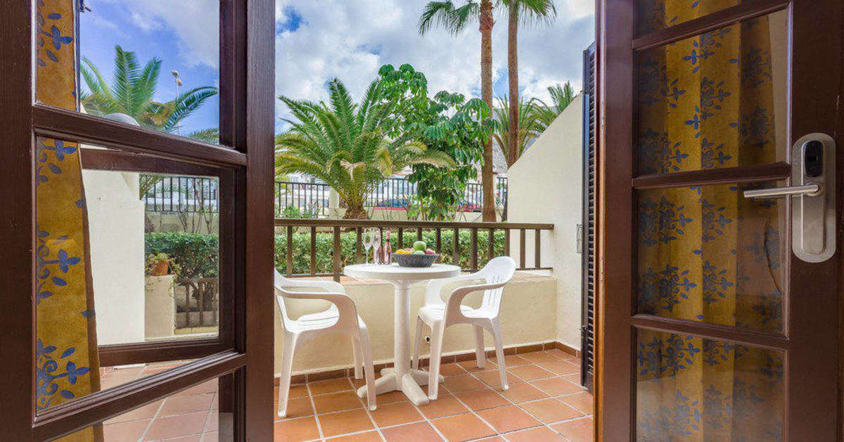 Ein Foto von der Terrasse im Klayman Olivina Aparthotel