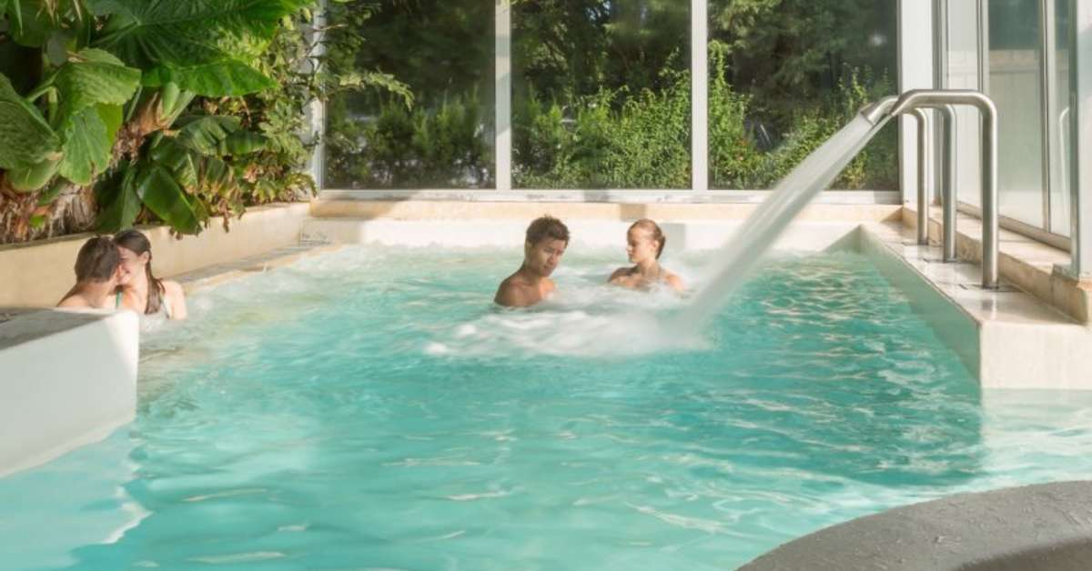 Een foto van het zwembad bij Pierre & Vacances Village Club Normandy Garden