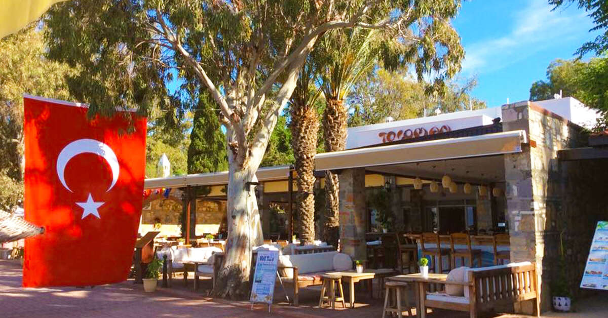 Een foto van het terras bij Hotel Toloman