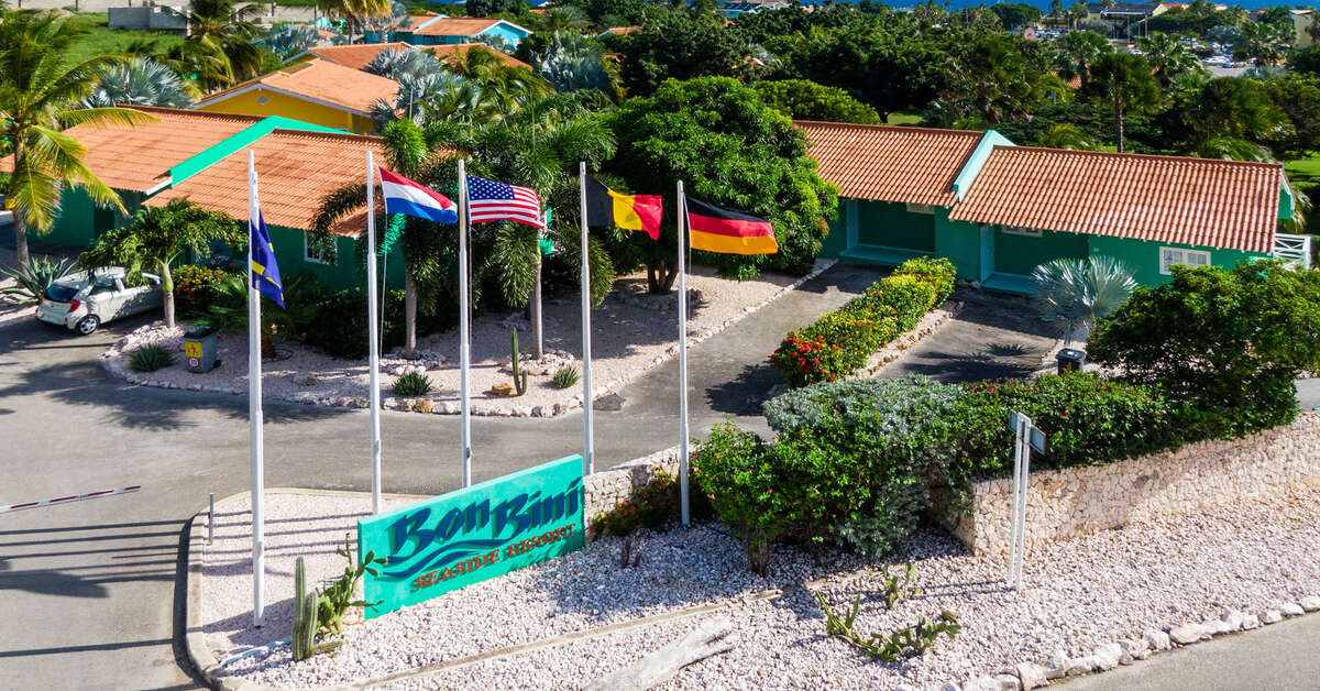 Een foto van de buitenkant van Bon Bini Seaside Resort