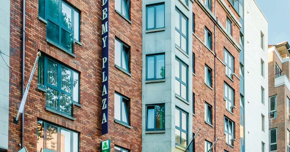 Een foto van The Academy Plaza Hotel