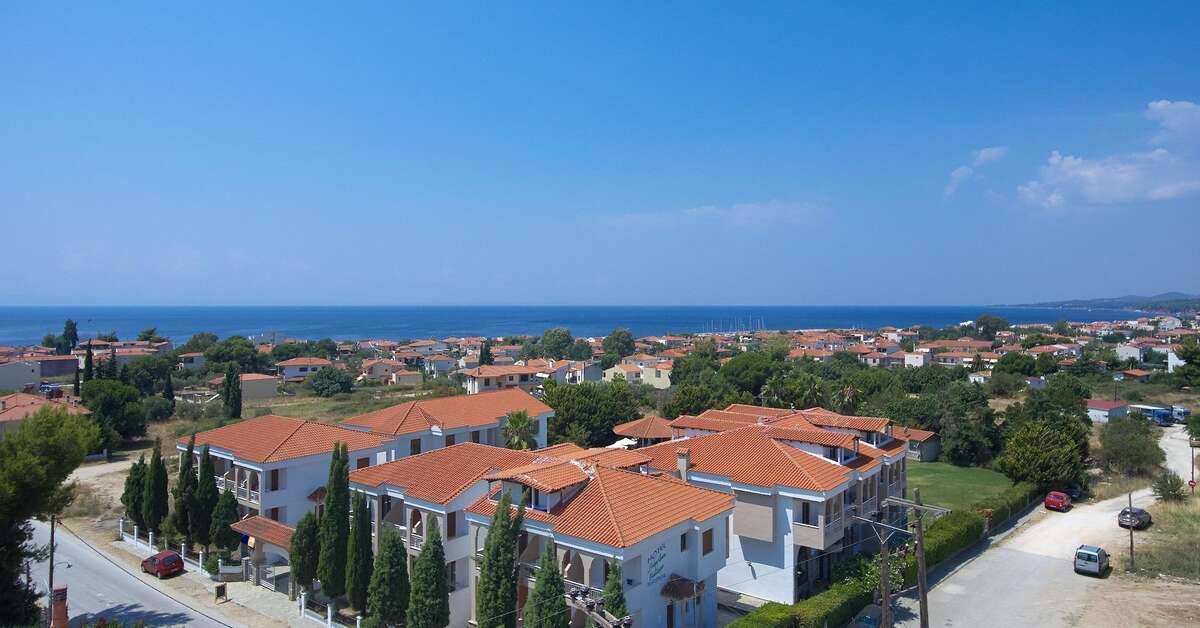 Een foto van de buitenkant van Acrotel Lily Ann Village