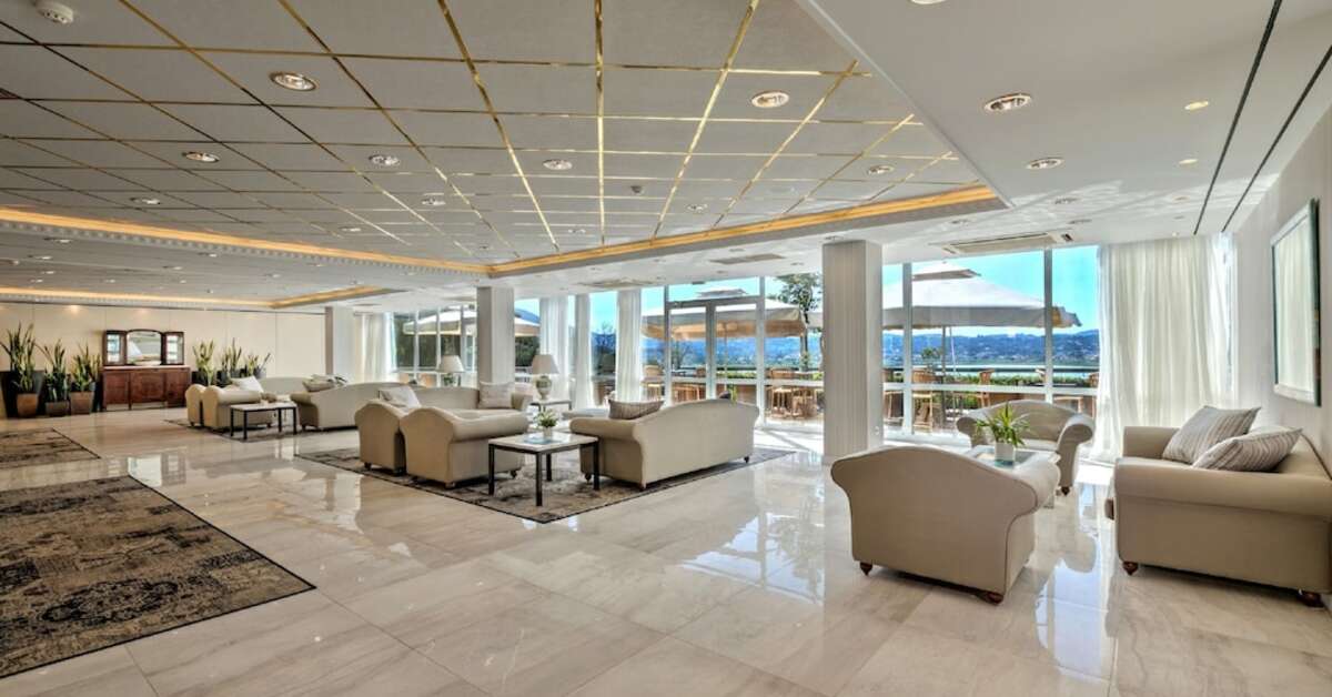 Een foto van het interieur van Divani Corfu Palace