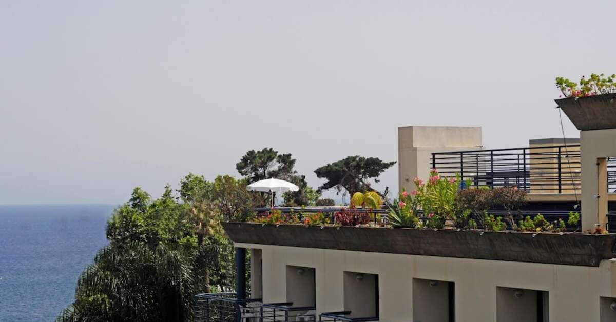 Een foto van de buitenkant van Terrace Mar Suite Aparthotel