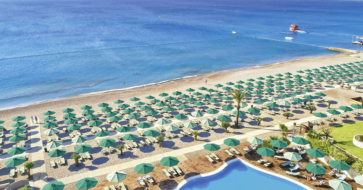 Een foto van het strand bij Esperos Mare Resort