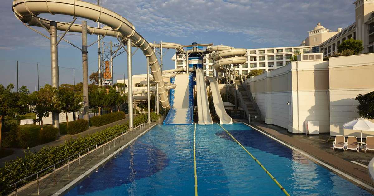 Een foto van het zwembad bij Titanic Deluxe Golf Belek